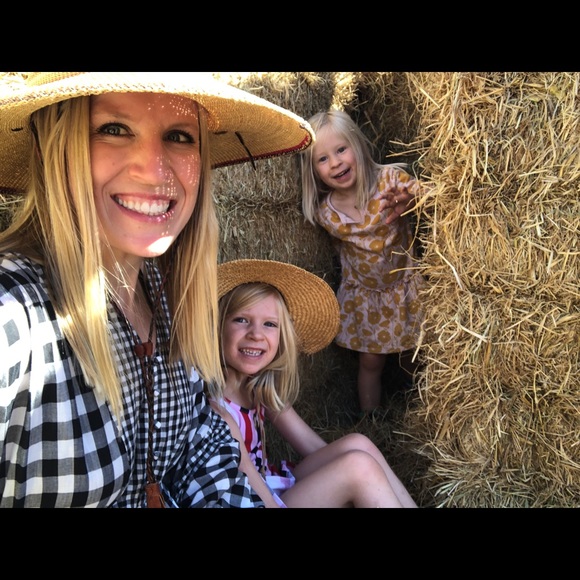 Meet your Posher, Cristina - Picture 1 of 1